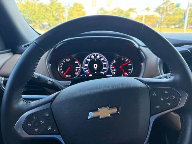 Used 2022 Chevrolet Traverse Premier FWD image 11