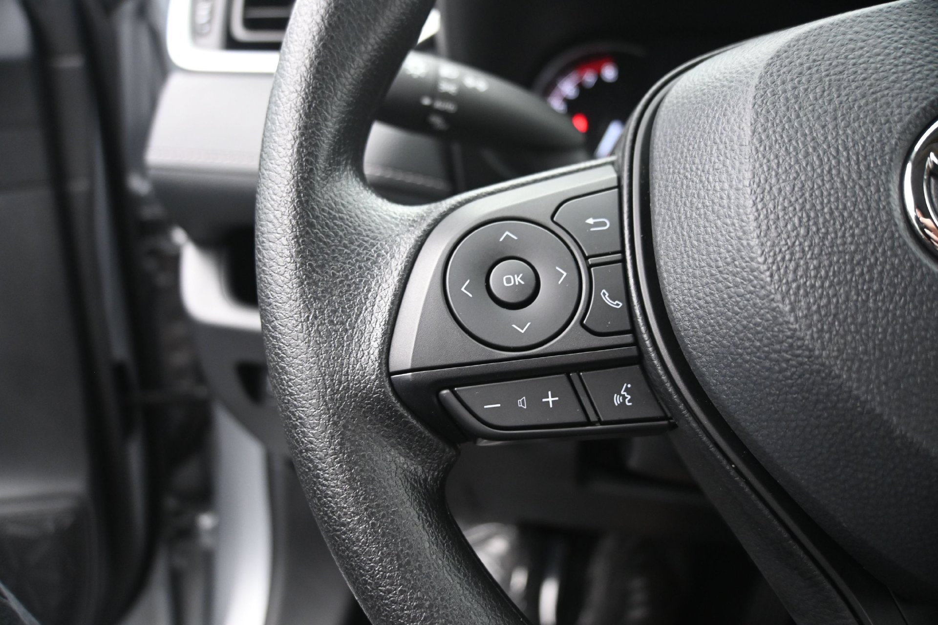 Used 2025 Toyota RAV4 XLE AWD/4WD image 26