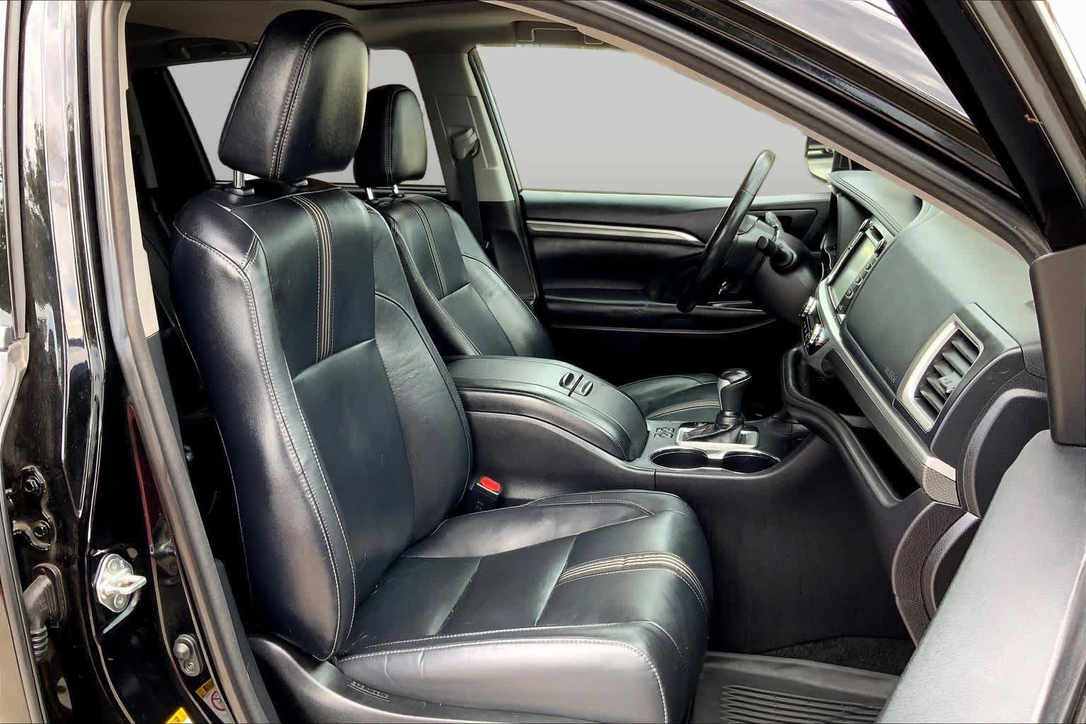 Used 2018 Toyota Highlander SE AWD/4WD image 9