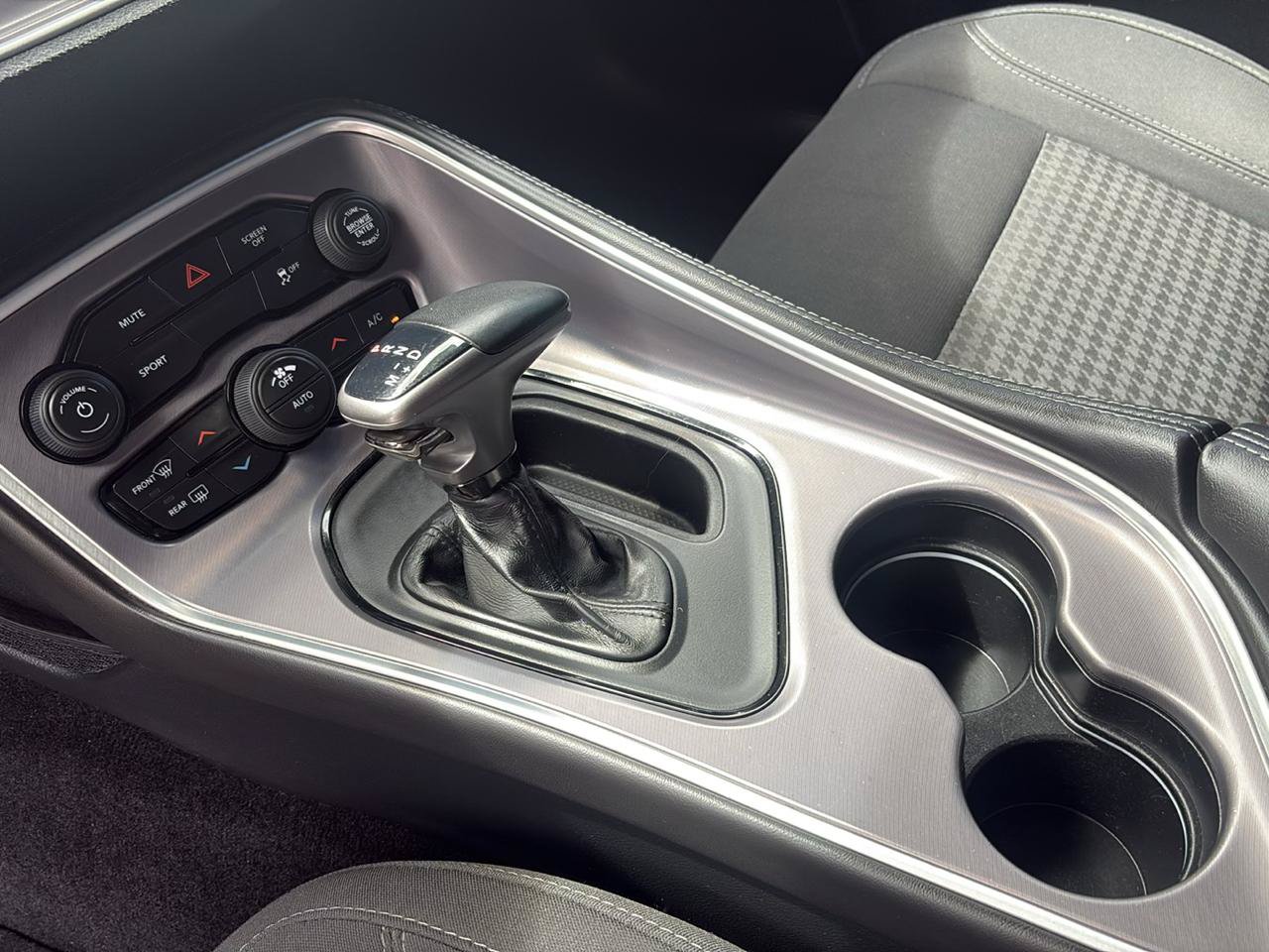 Used 2019 Dodge Challenger SXT RWD image 9