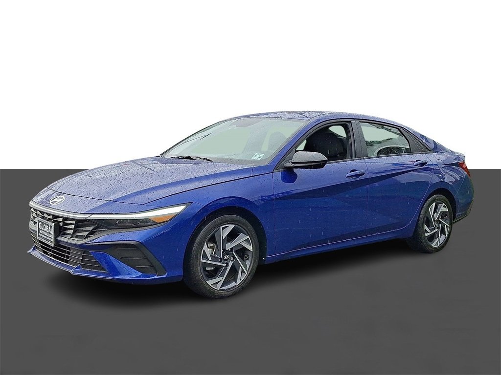 Used 2025 Hyundai Elantra Sport image 3