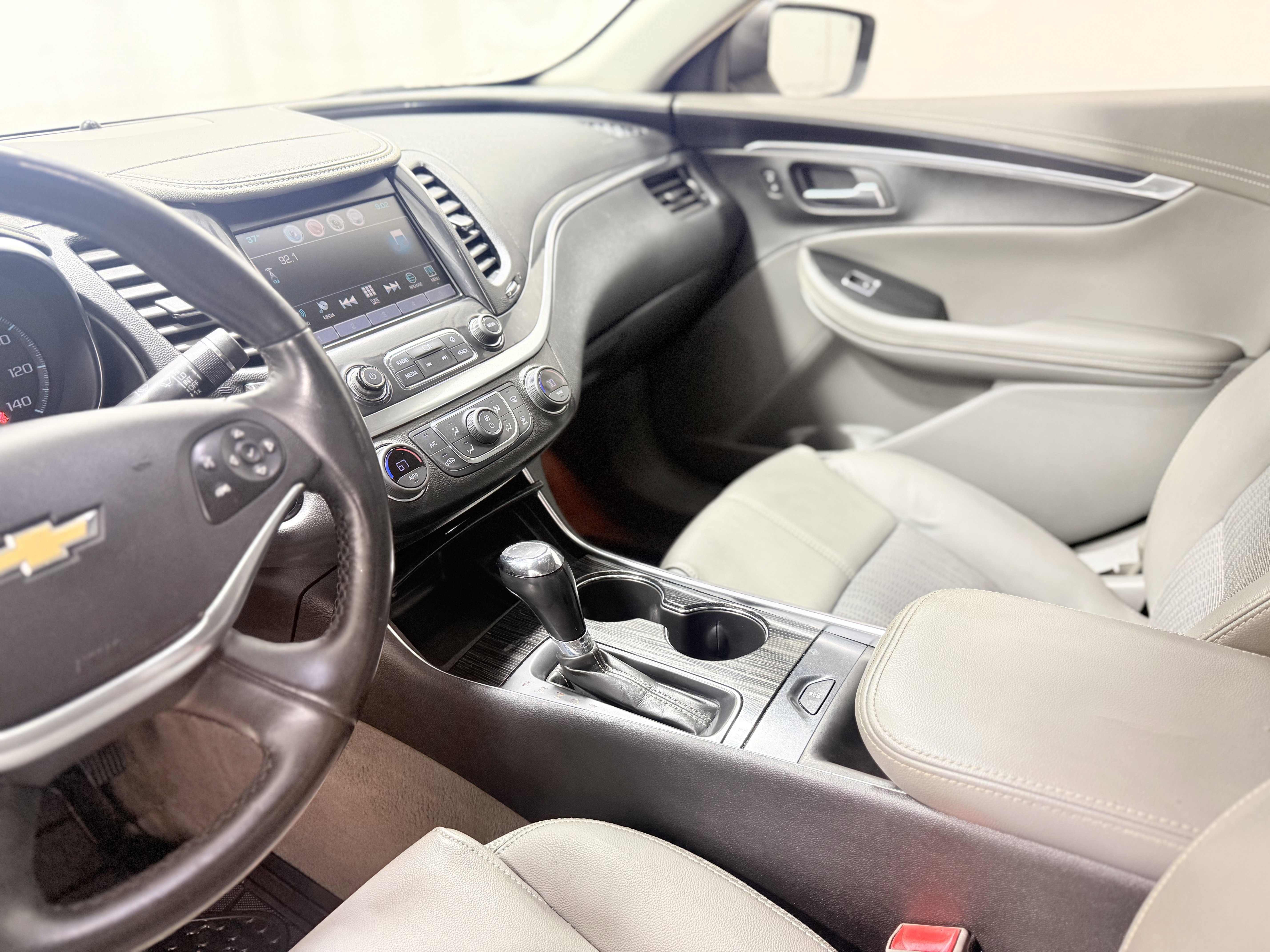 Used 2018 Chevrolet Impala LT image 21