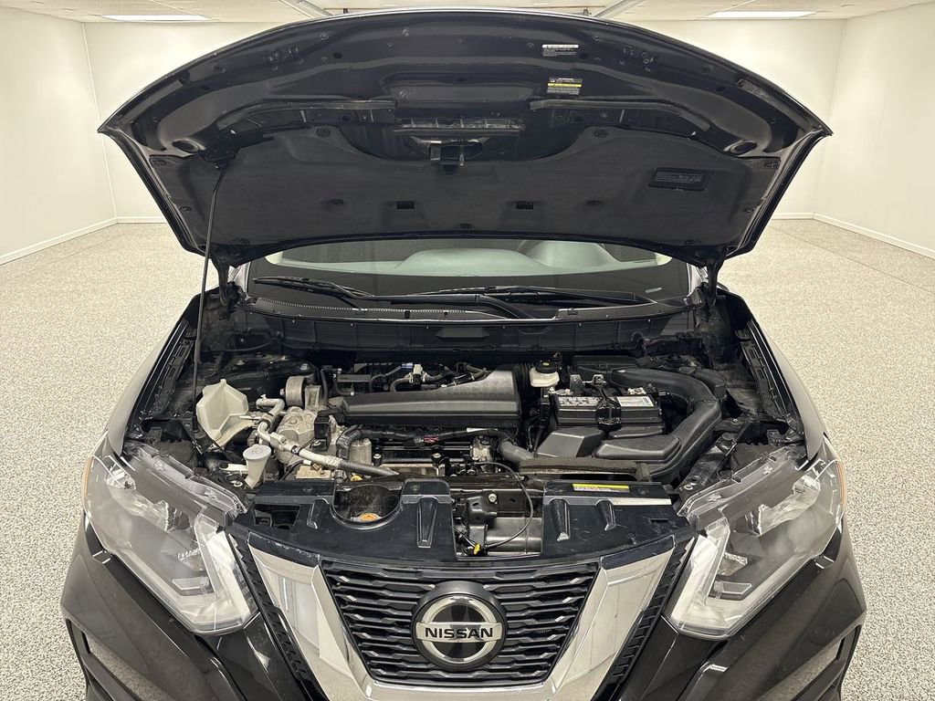 Used 2019 Nissan Rogue SV image 16