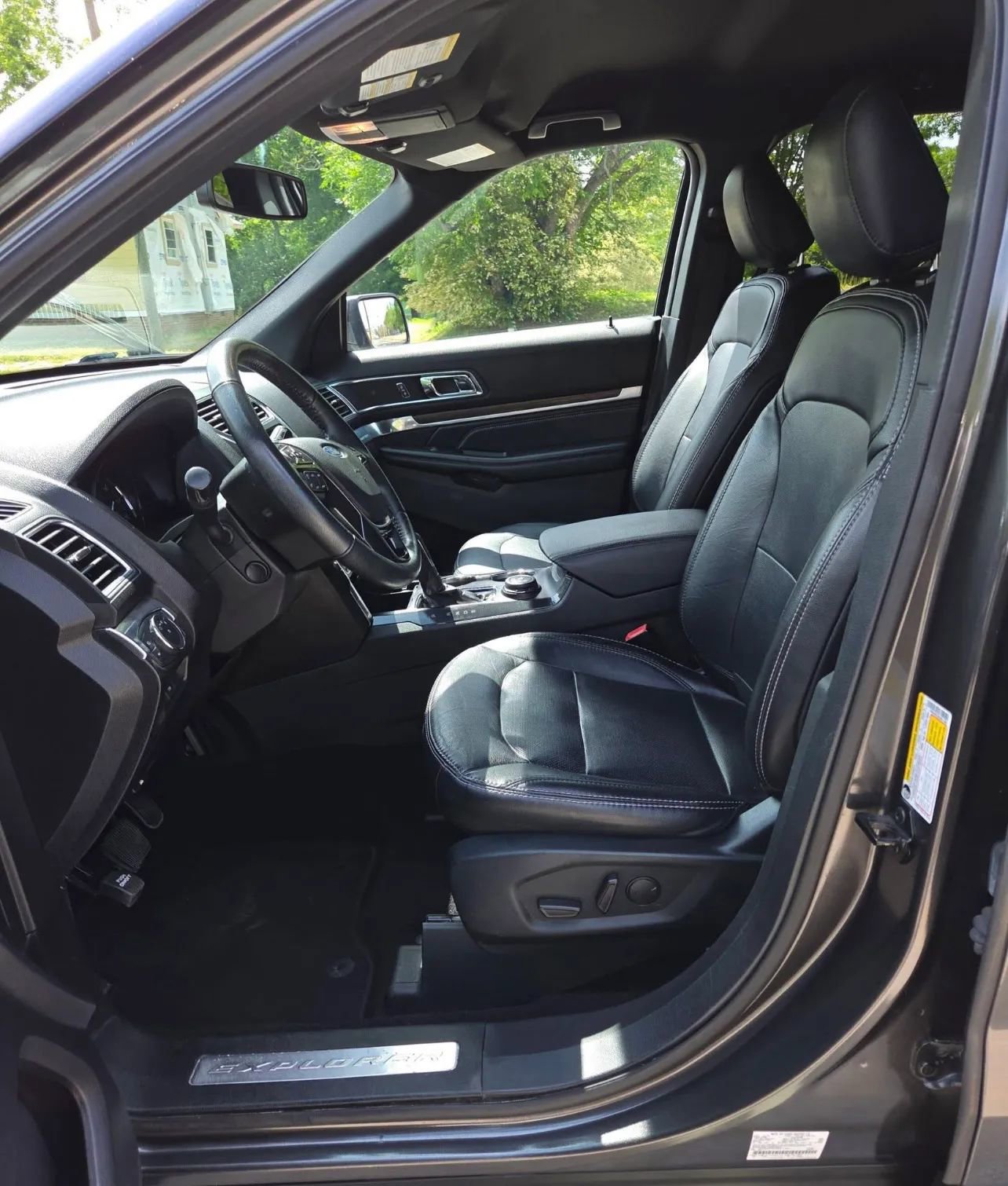Used 2019 Ford Explorer Limited w/ Class III Trailer Tow Package AWD/4WD image 11