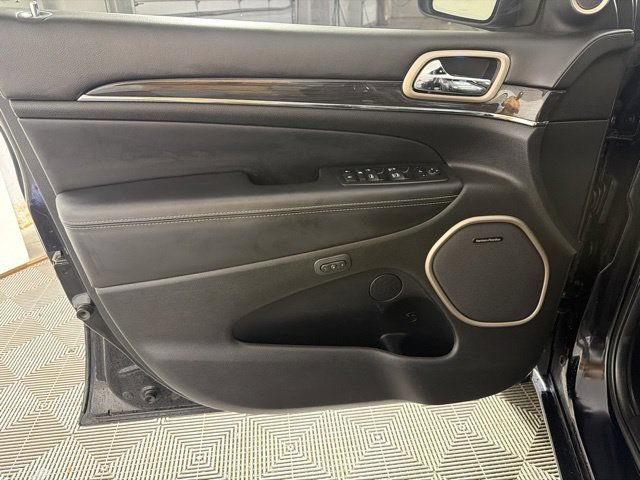 Certified 2017 Jeep Grand Cherokee Overland AWD/4WD image 17