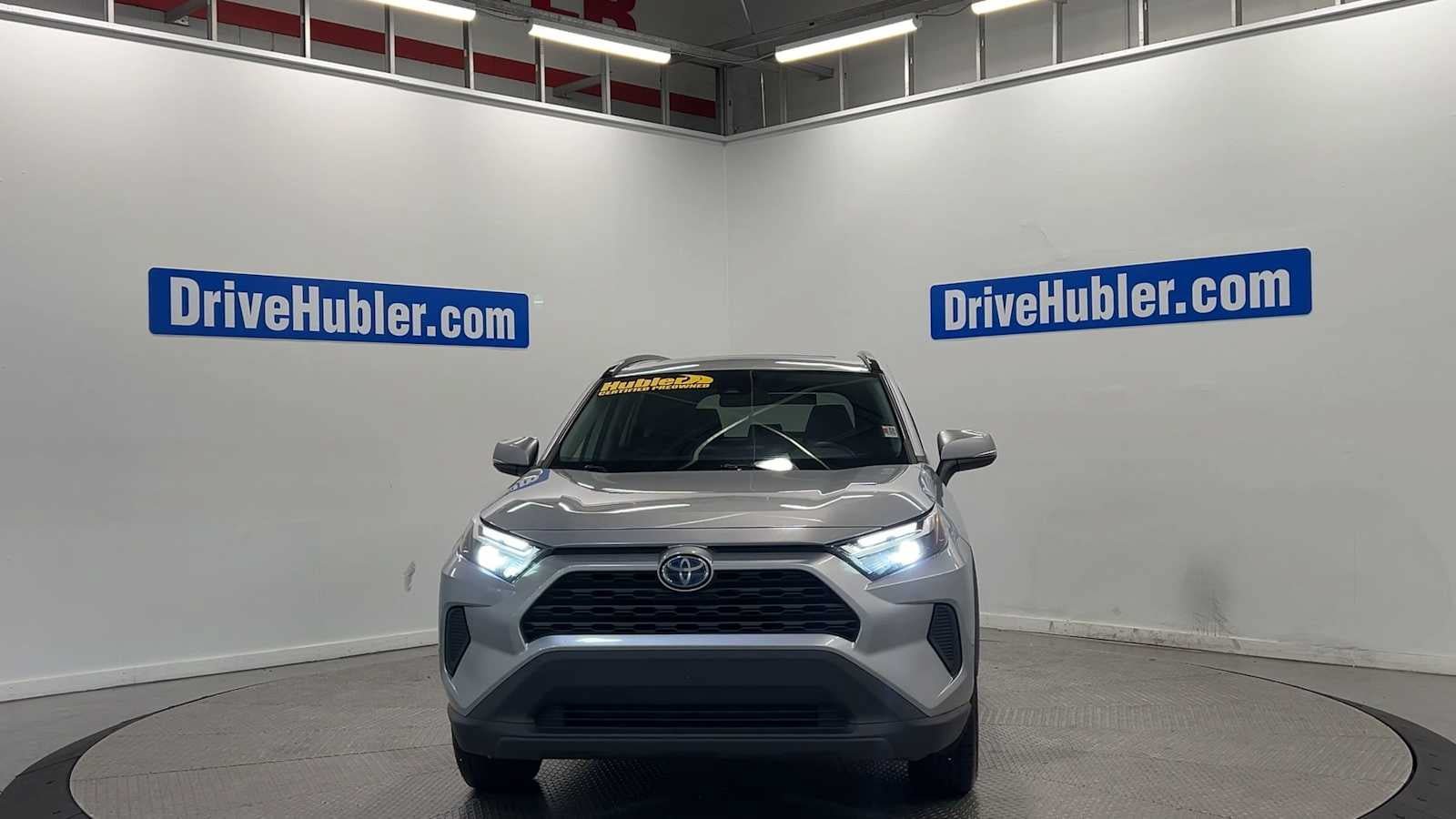 Used 2022 Toyota RAV4 XLE w/ Convenience Package AWD/4WD image 3
