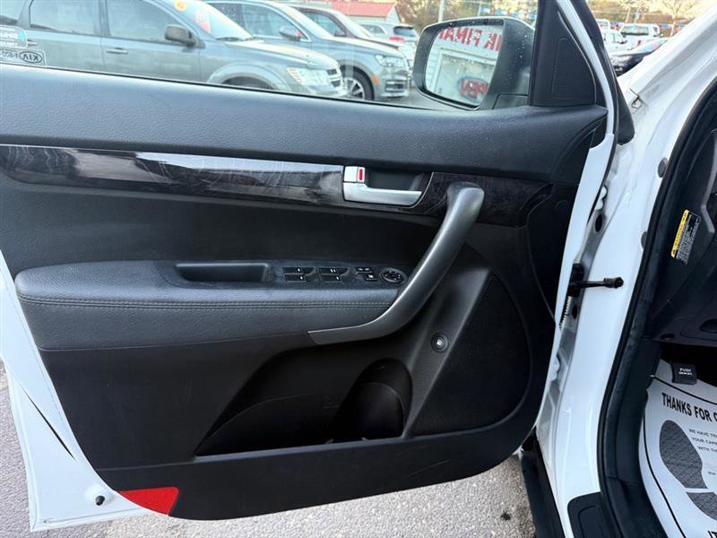 Used 2014 Kia Sorento LX image 39