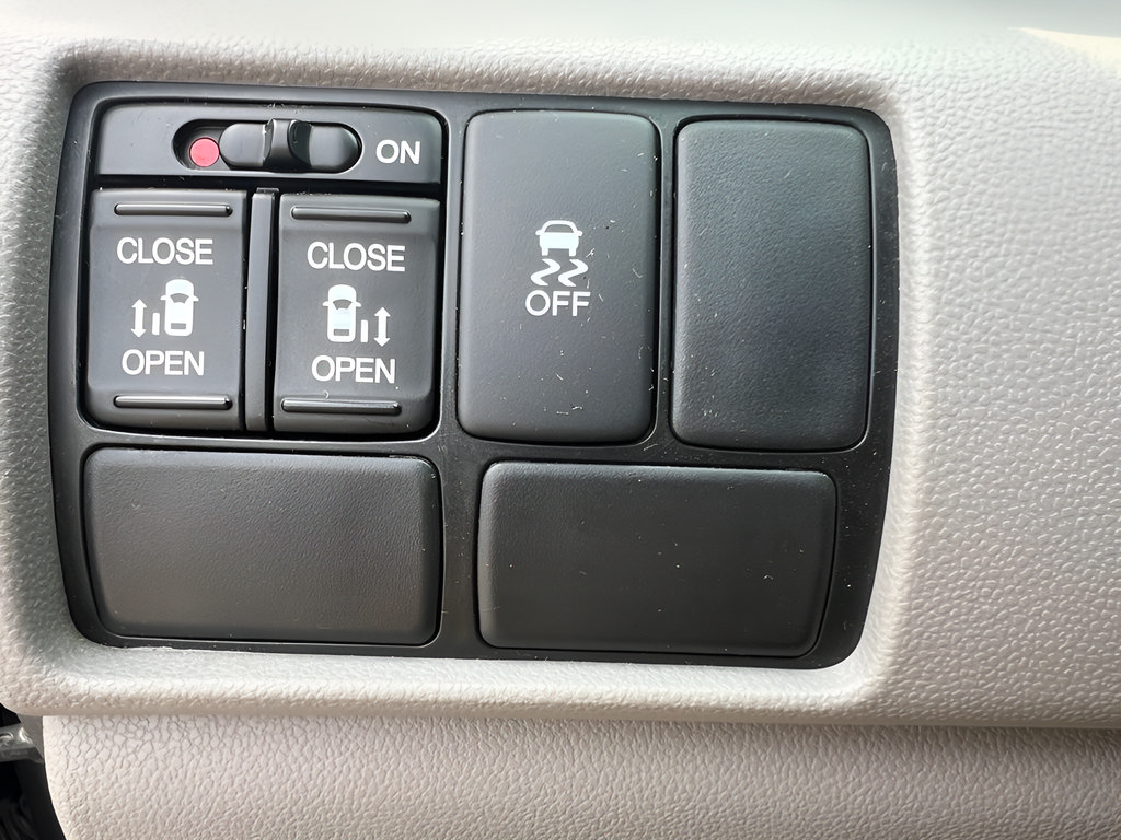 Used 2016 Honda Odyssey SE image 19
