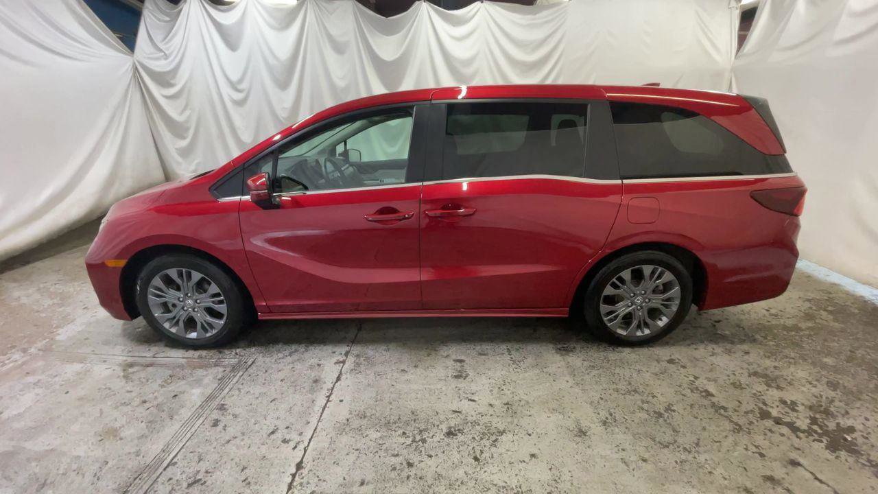 Used 2025 Honda Odyssey Touring image 5