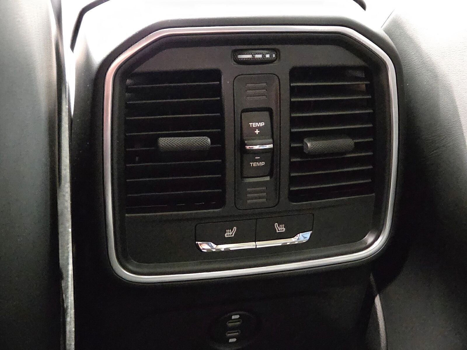 Certified 2026 Porsche Macan Turbo AWD/4WD image 12