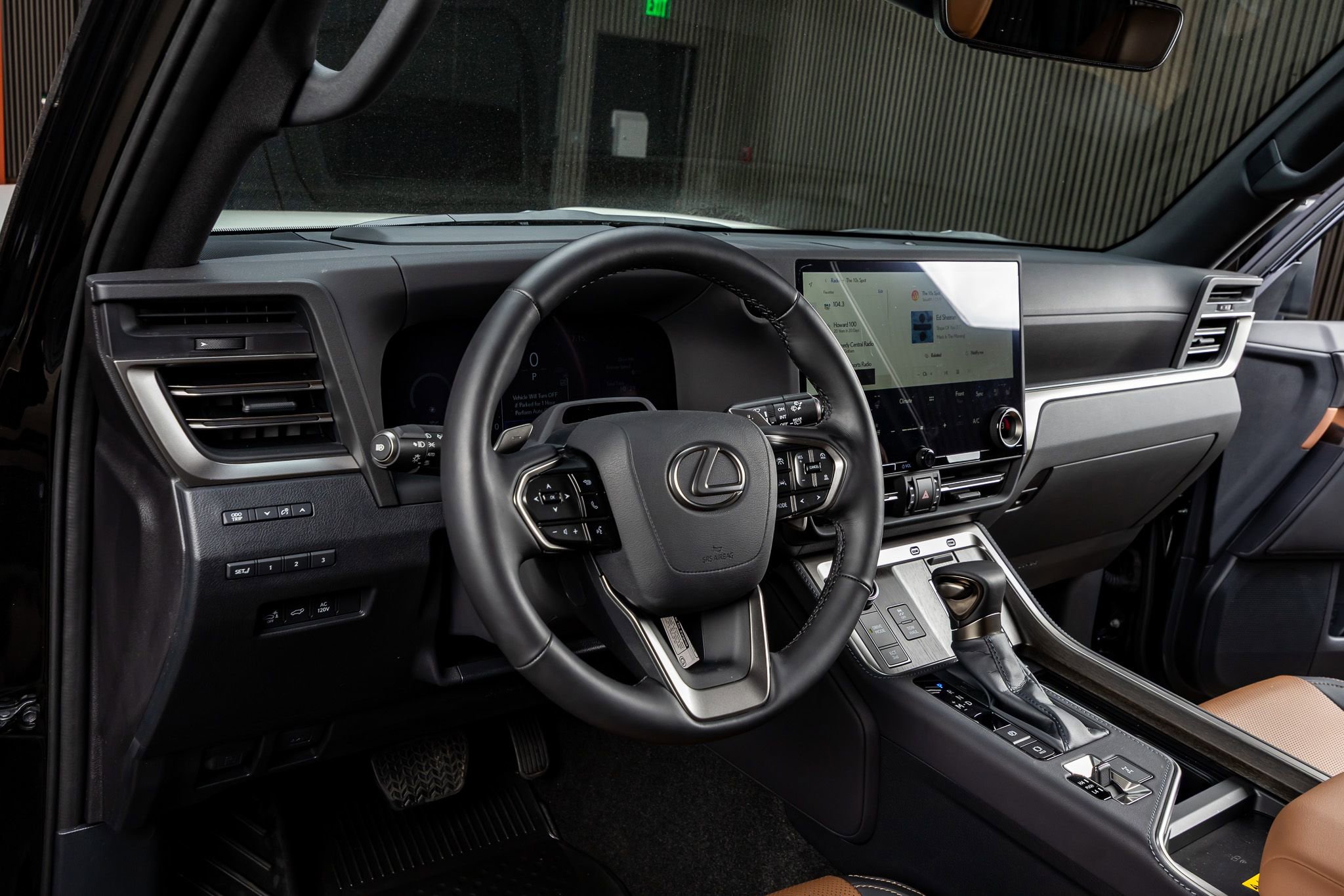 Used 2025 Lexus GX 550 w/ Accessory Package (2T) image 17