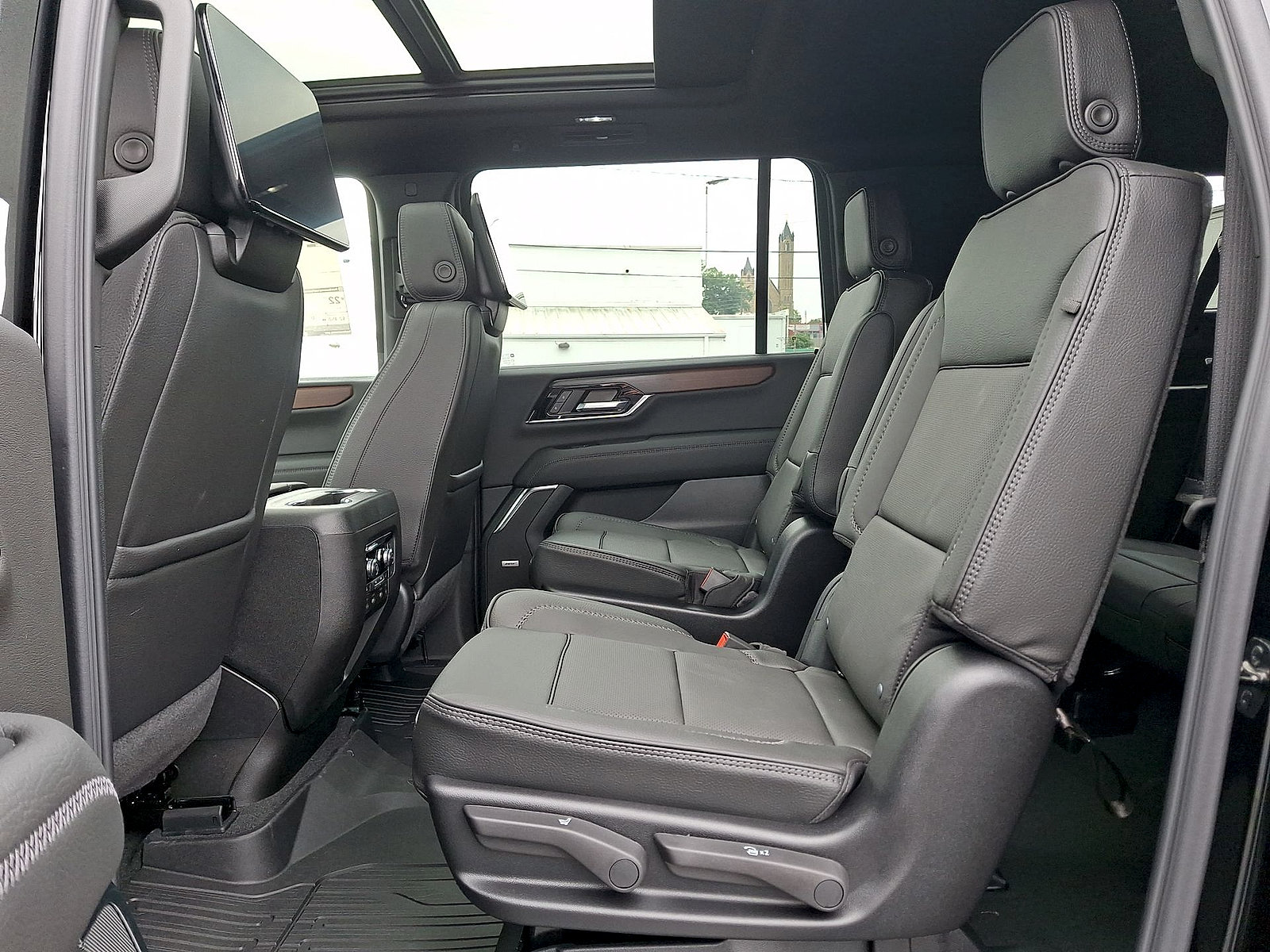 New 2026 GMC Yukon XL Denali w/ Denali Reserve Package AWD/4WD image 13
