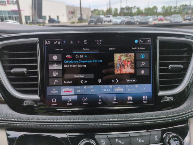 Used 2024 Chrysler Pacifica Limited image 13