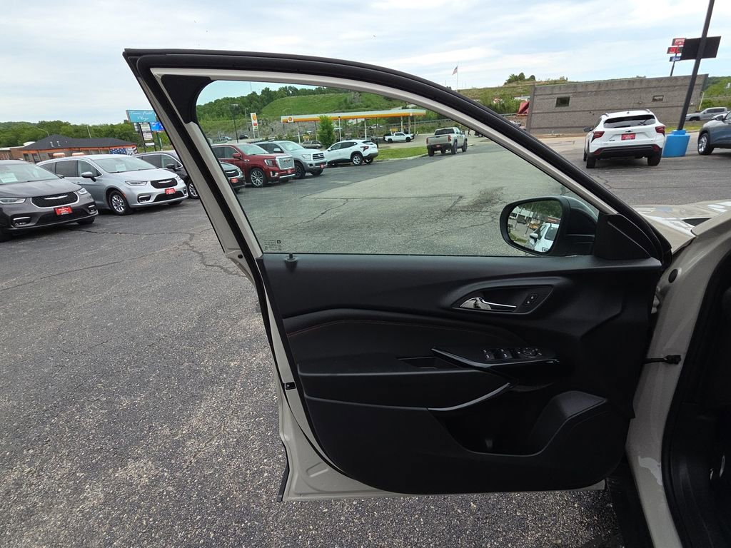 New 2026 Chevrolet Trax RS w/ Sunroof Package FWD image 12