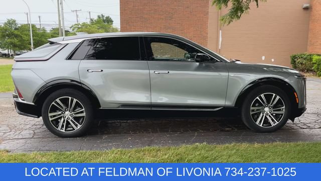 Used 2024 Cadillac Lyriq Luxury AWD/4WD image 9