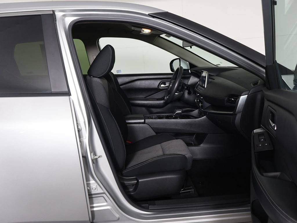 Used 2024 Nissan Rogue SV AWD/4WD image 27