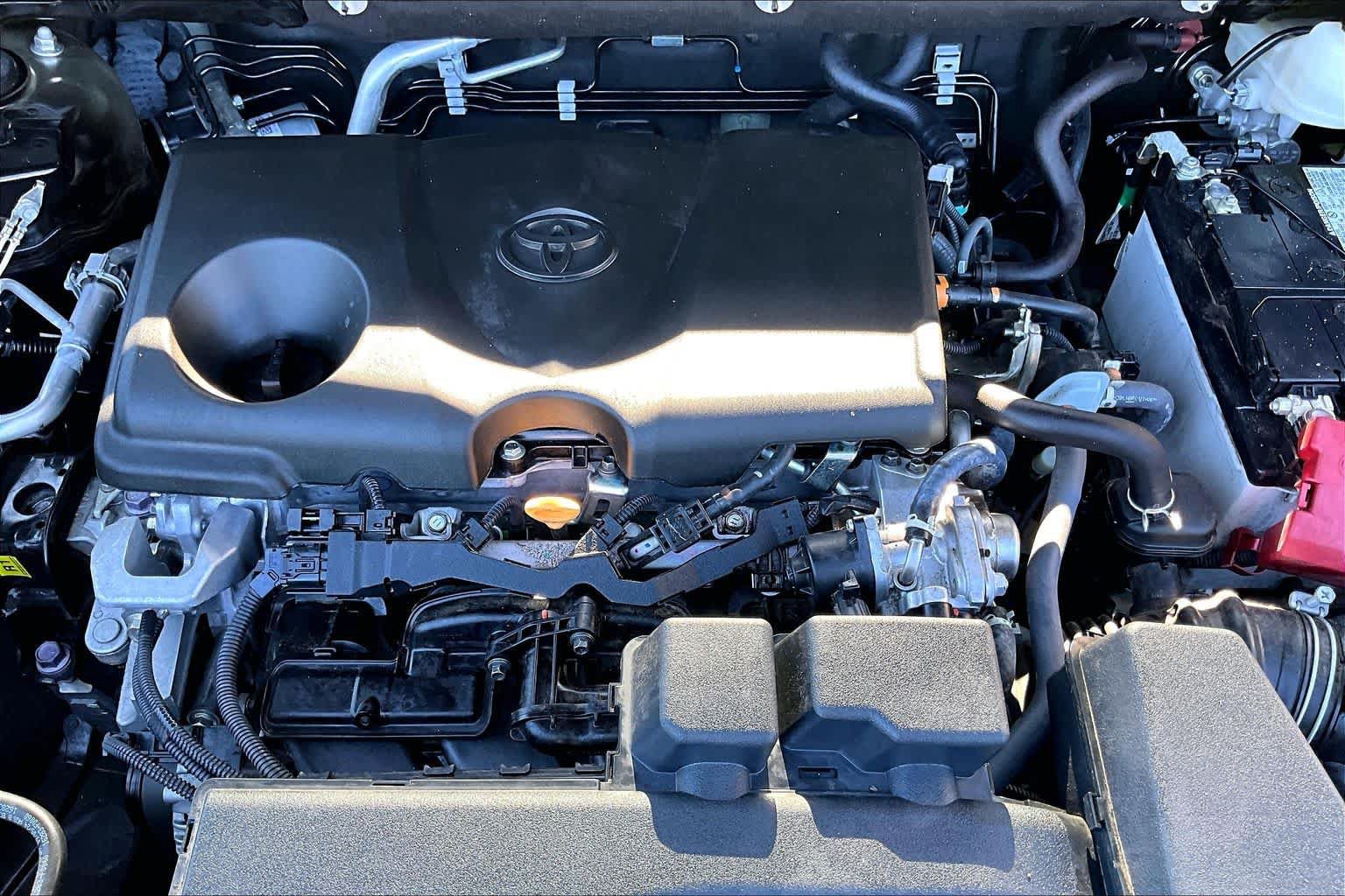 Used 2024 Toyota RAV4 XLE FWD image 33