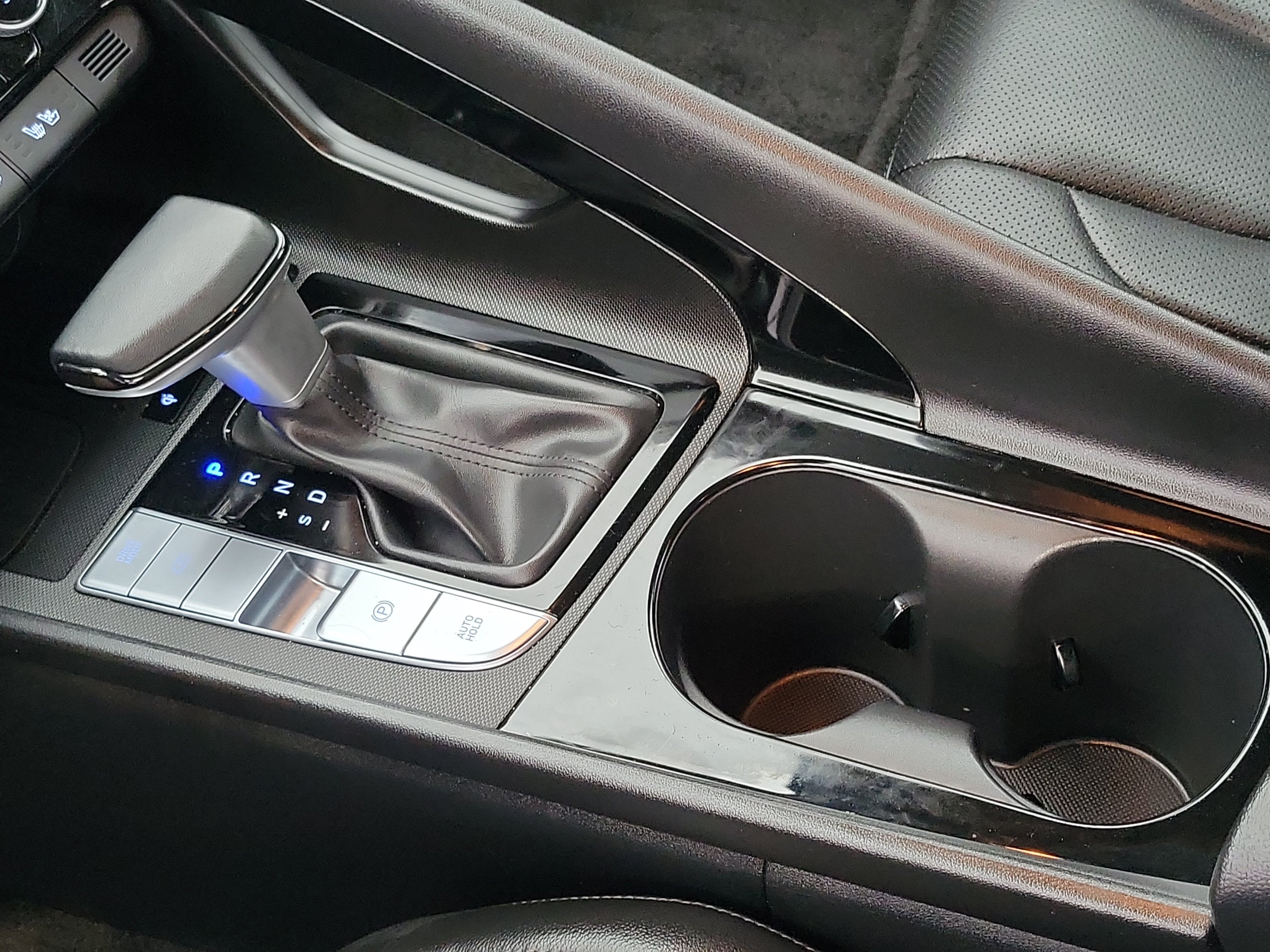 Certified 2025 Hyundai Elantra Limited FWD image 17