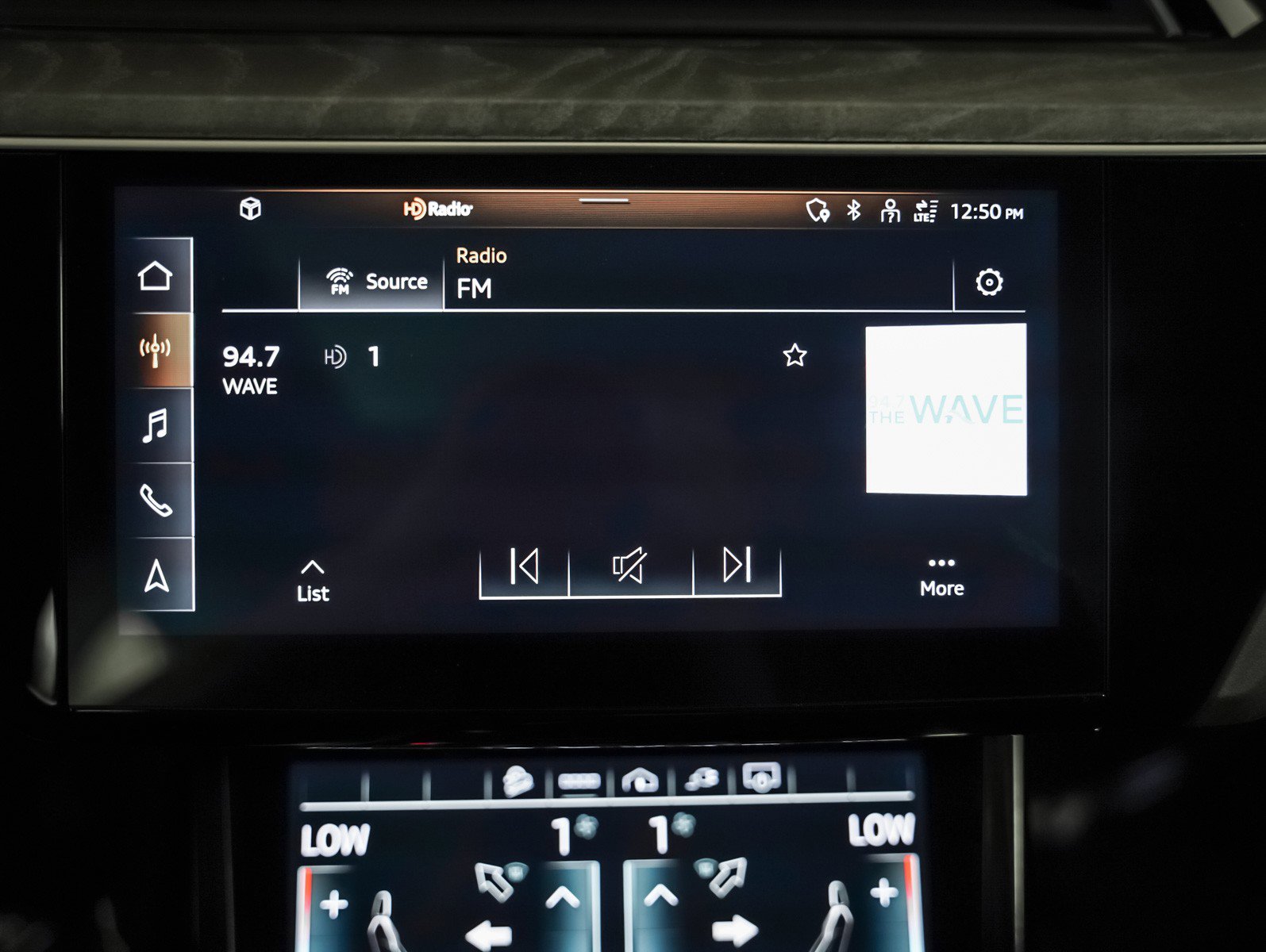 Used 2024 Audi Q8 e-tron Premium Plus w/ Premium Plus Package image 22