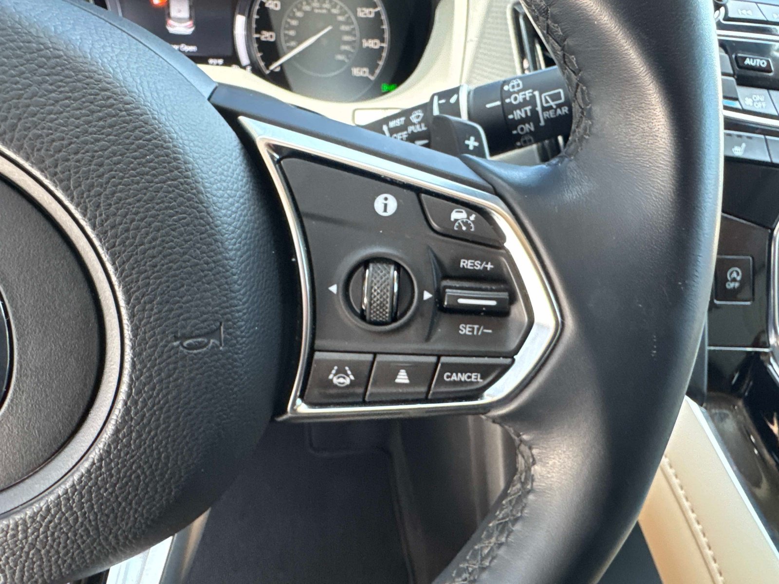 Used 2024 Acura RDX SH-AWD image 30