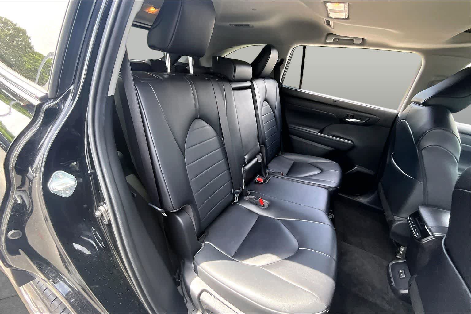 Used 2023 Toyota Highlander XLE AWD/4WD image 21