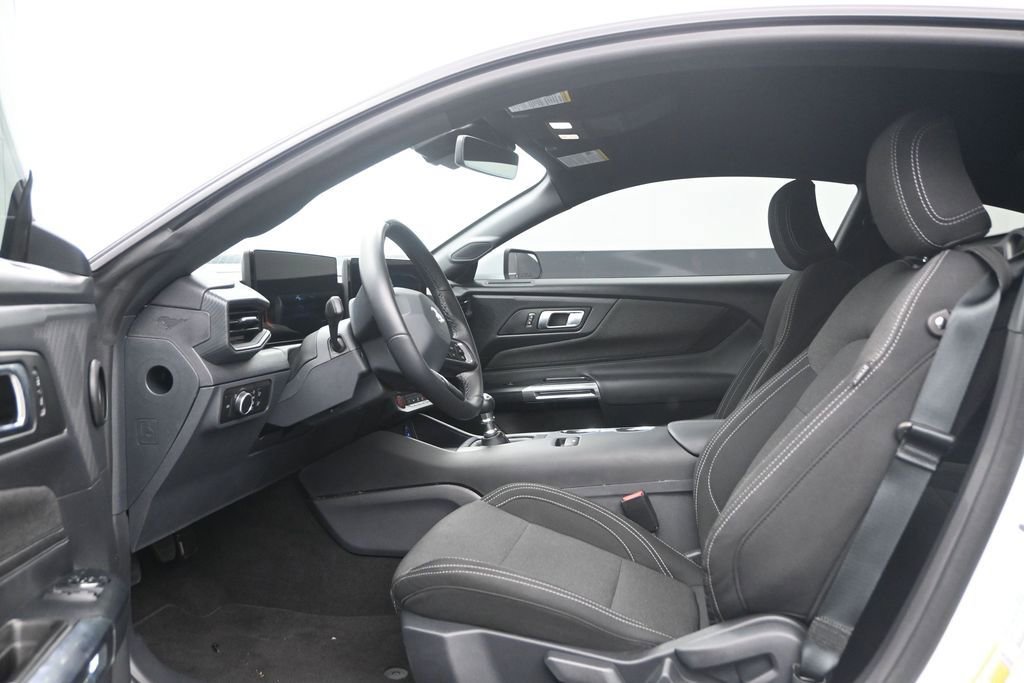 Used 2025 Ford Mustang GT RWD image 12