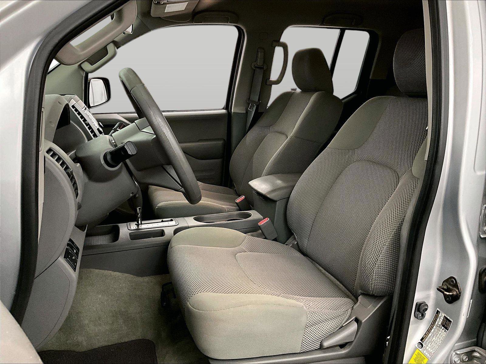 Used 2015 Nissan Frontier SV image 25