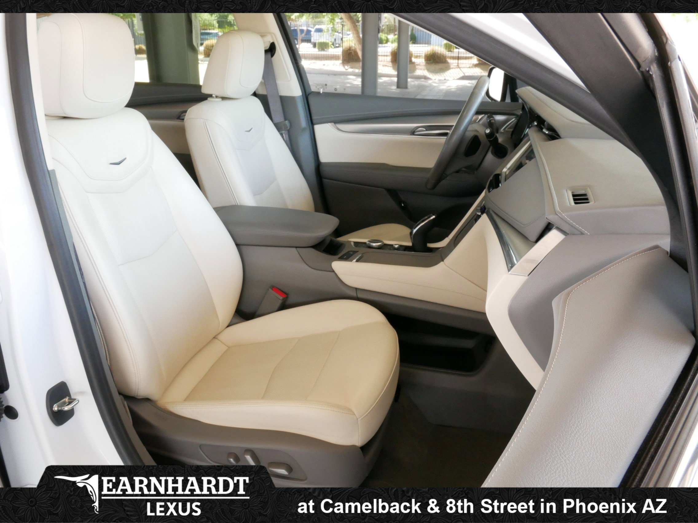 Used 2024 Cadillac XT5 Premium Luxury w/ Technology Package image 8