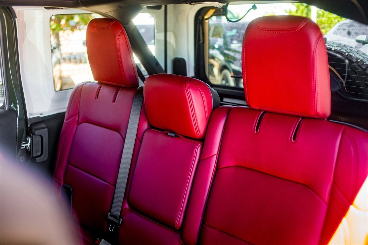 Used 2024 Jeep Wrangler Unlimited Rubicon 392 image 28
