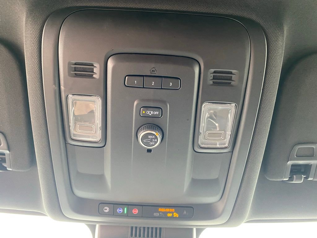 Used 2024 Chevrolet Suburban LT image 18