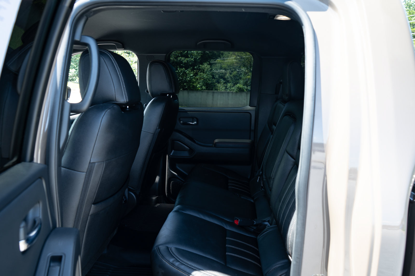 Used 2023 Nissan Frontier PRO-4X w/ Pro Convenience Package AWD/4WD image 18