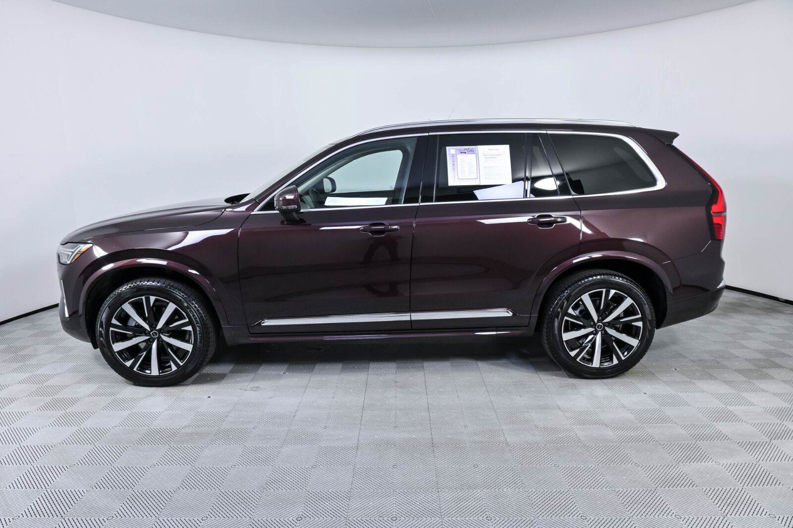 Used 2025 Volvo XC90 B6 Core w/ Climate Package AWD/4WD image 2