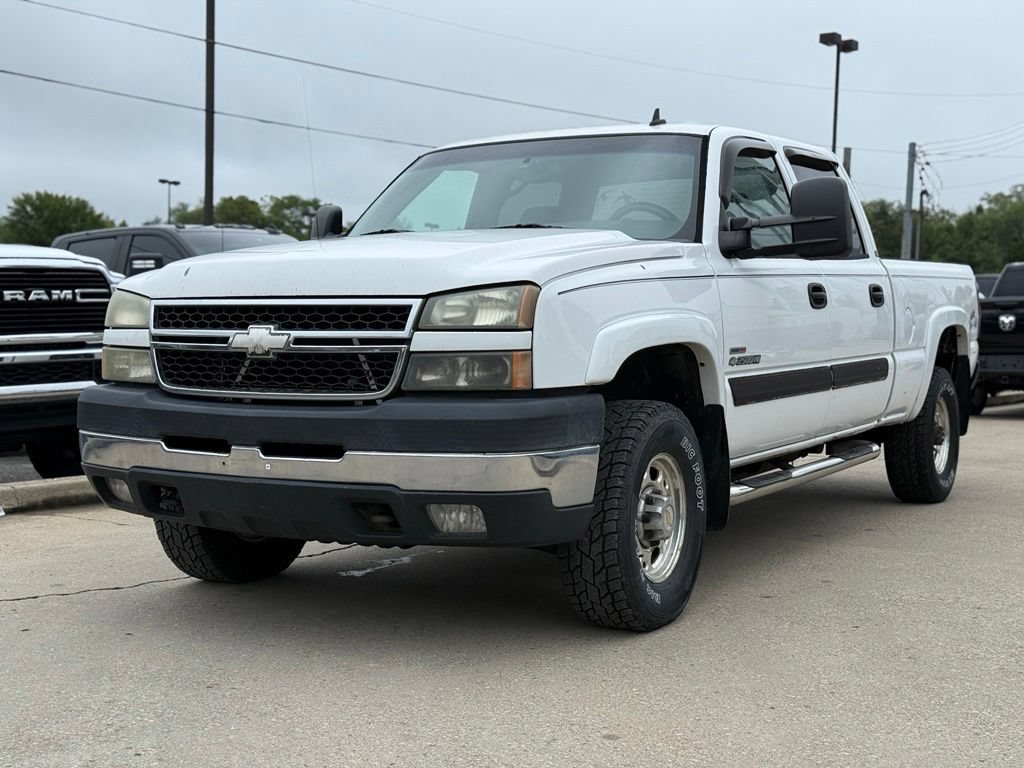 Used 2006 Chevrolet Silverado 2500 LT w/ Skid Plate Package AWD/4WD image 2