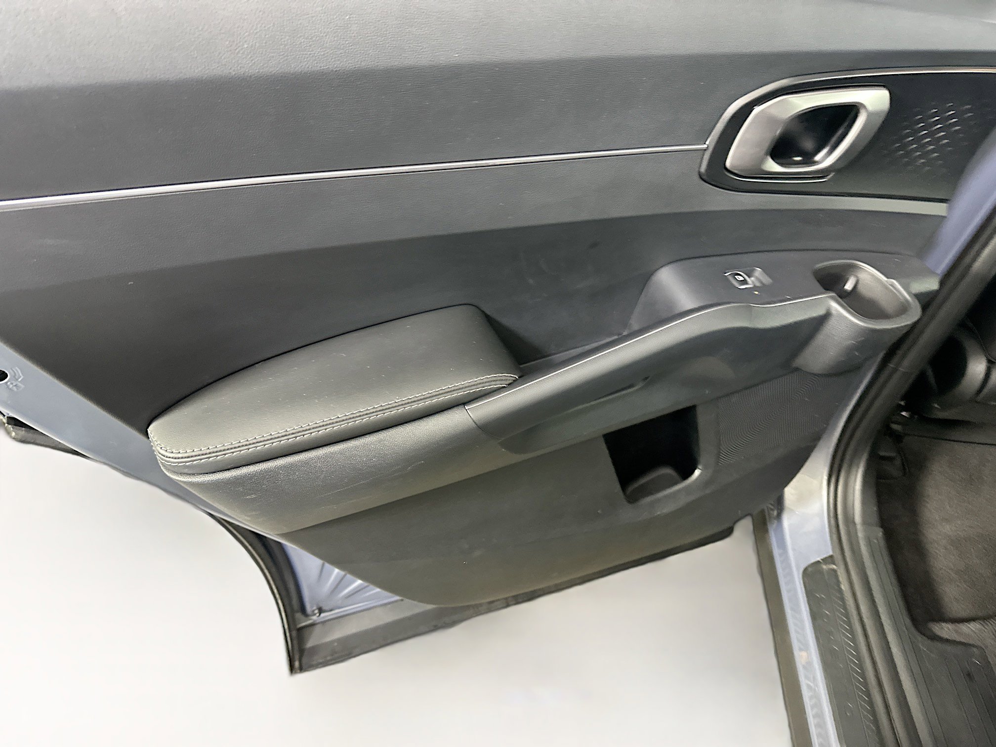 Used 2024 Kia Sorento S image 26