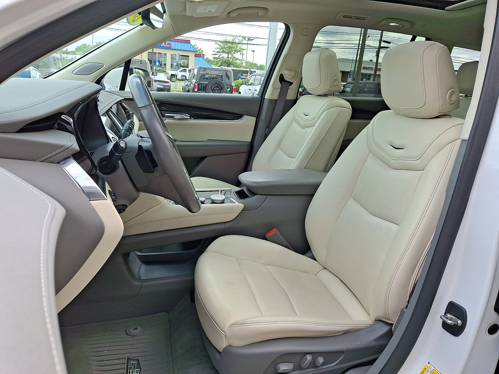 Used 2021 Cadillac XT6 Premium Luxury AWD/4WD image 17