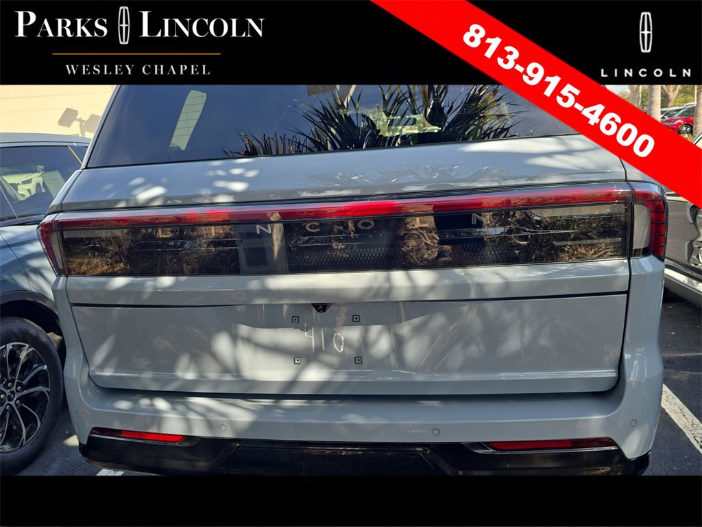 Used 2025 Lincoln Navigator Reserve image 13