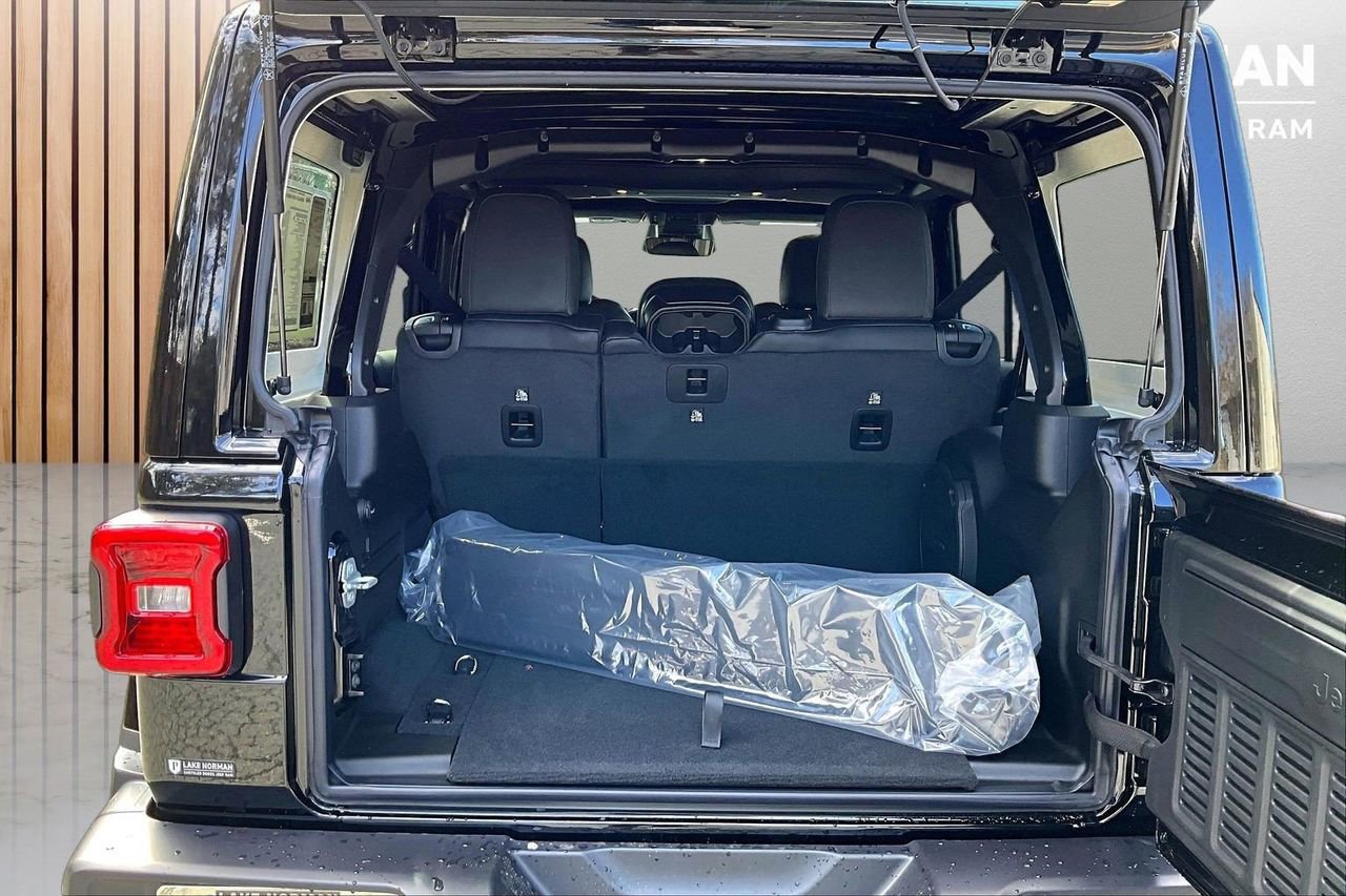 New 2026 Jeep Wrangler Sahara AWD/4WD image 25