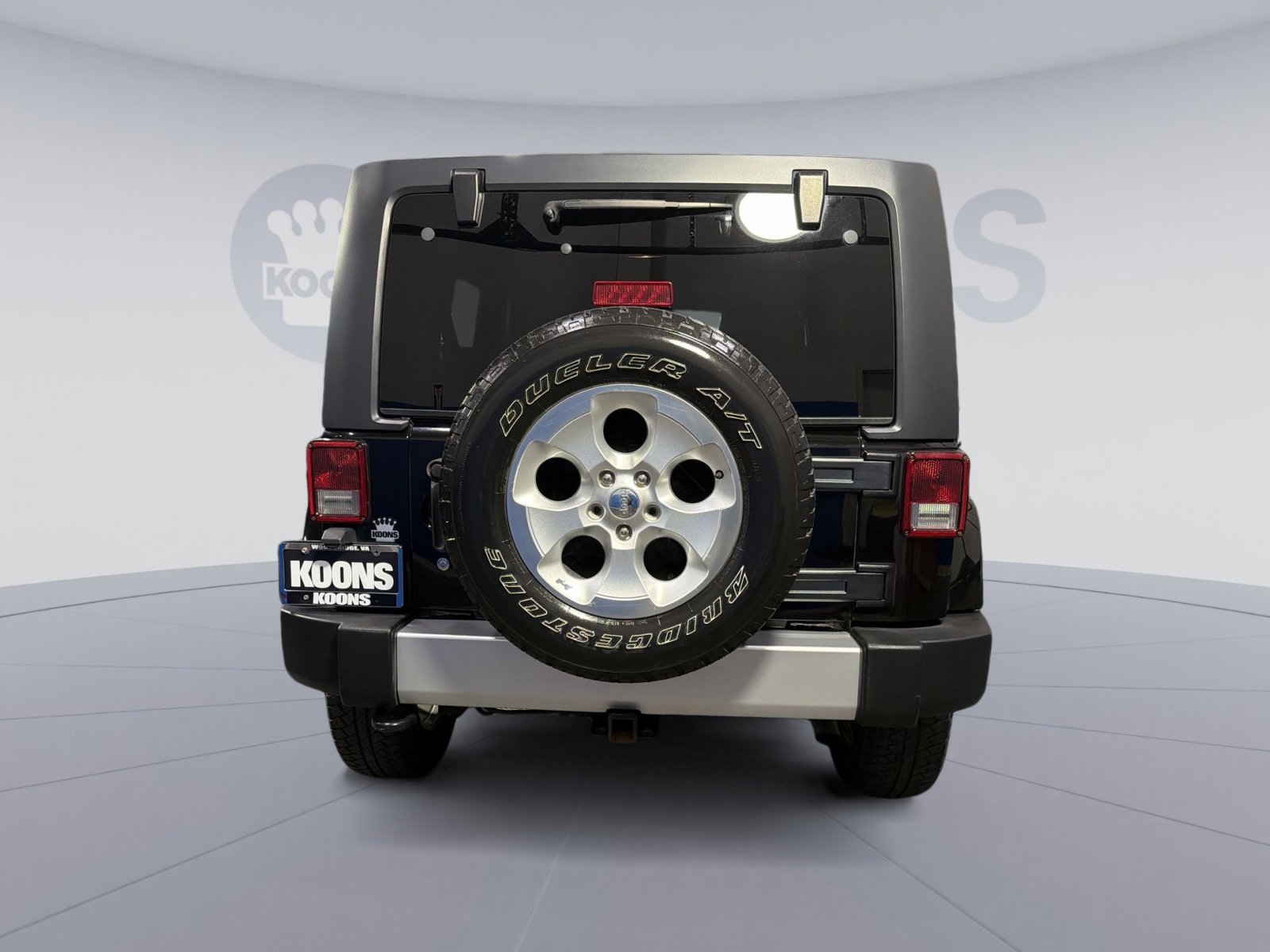 Used 2015 Jeep Wrangler Unlimited Sahara w/ Connectivity Group AWD/4WD image 5