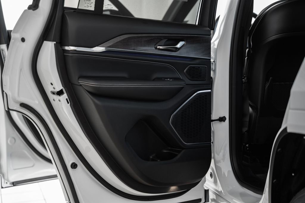 New 2025 Jeep Grand Cherokee Overland w/ Adv Protech Group III image 39