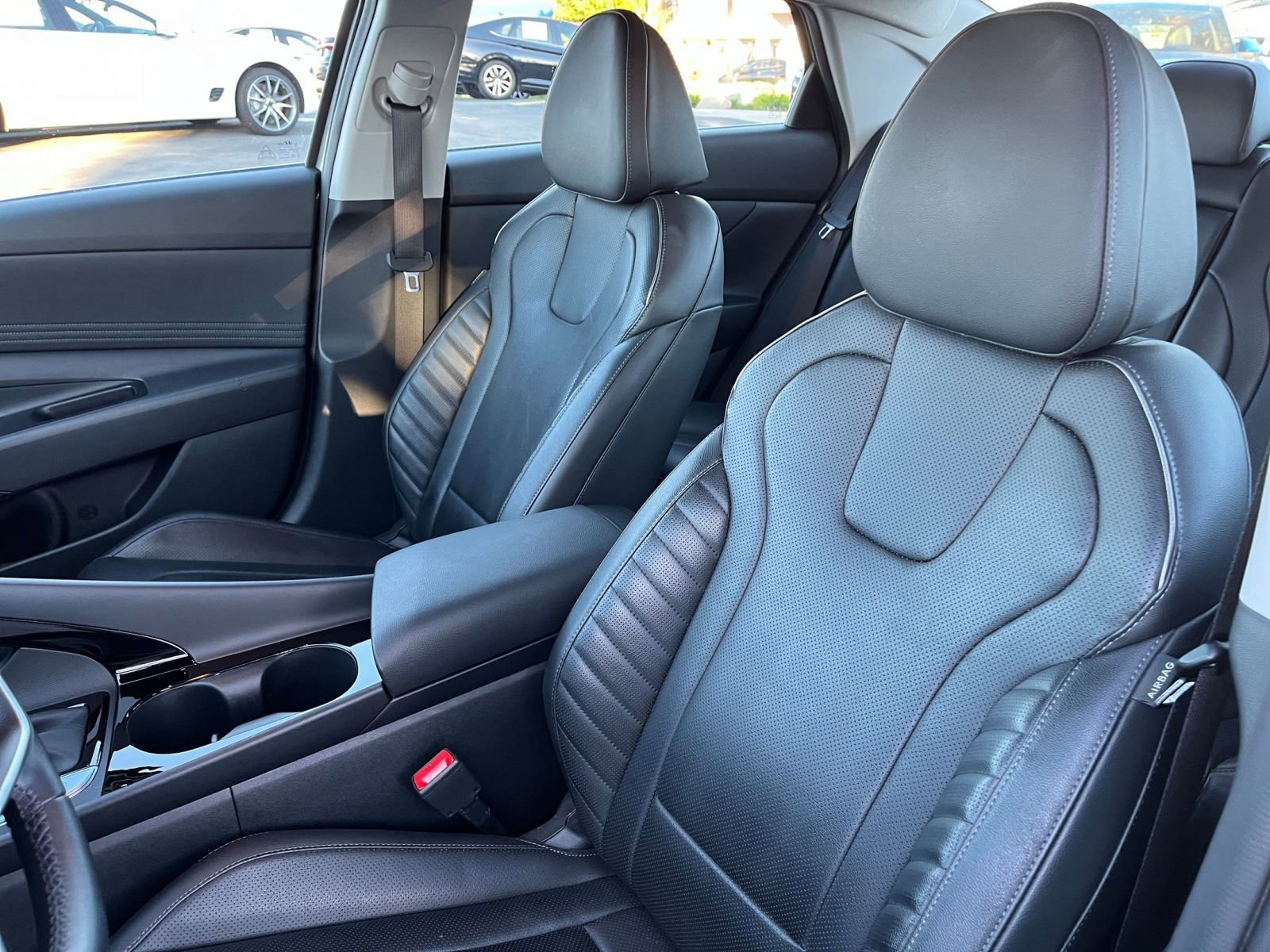 Used 2025 Hyundai Elantra Limited image 27