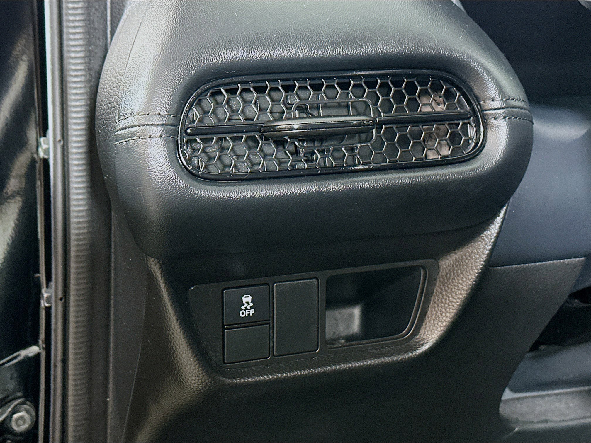 Used 2023 Honda HR-V LX image 10