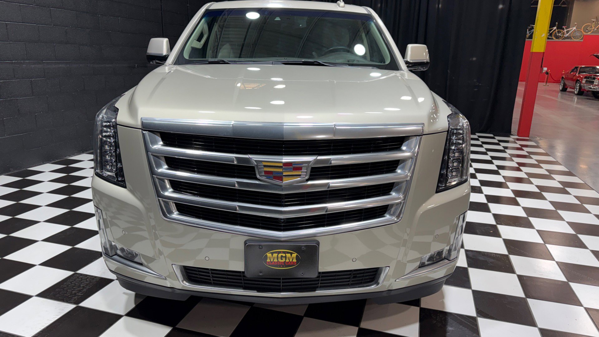 Used 2015 Cadillac Escalade Luxury image 13