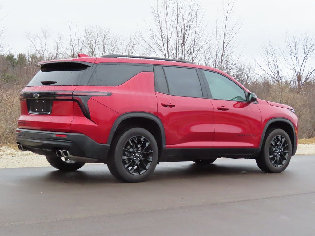 Certified 2025 Chevrolet Traverse LT w/ Midnight/Sport Edition image 3