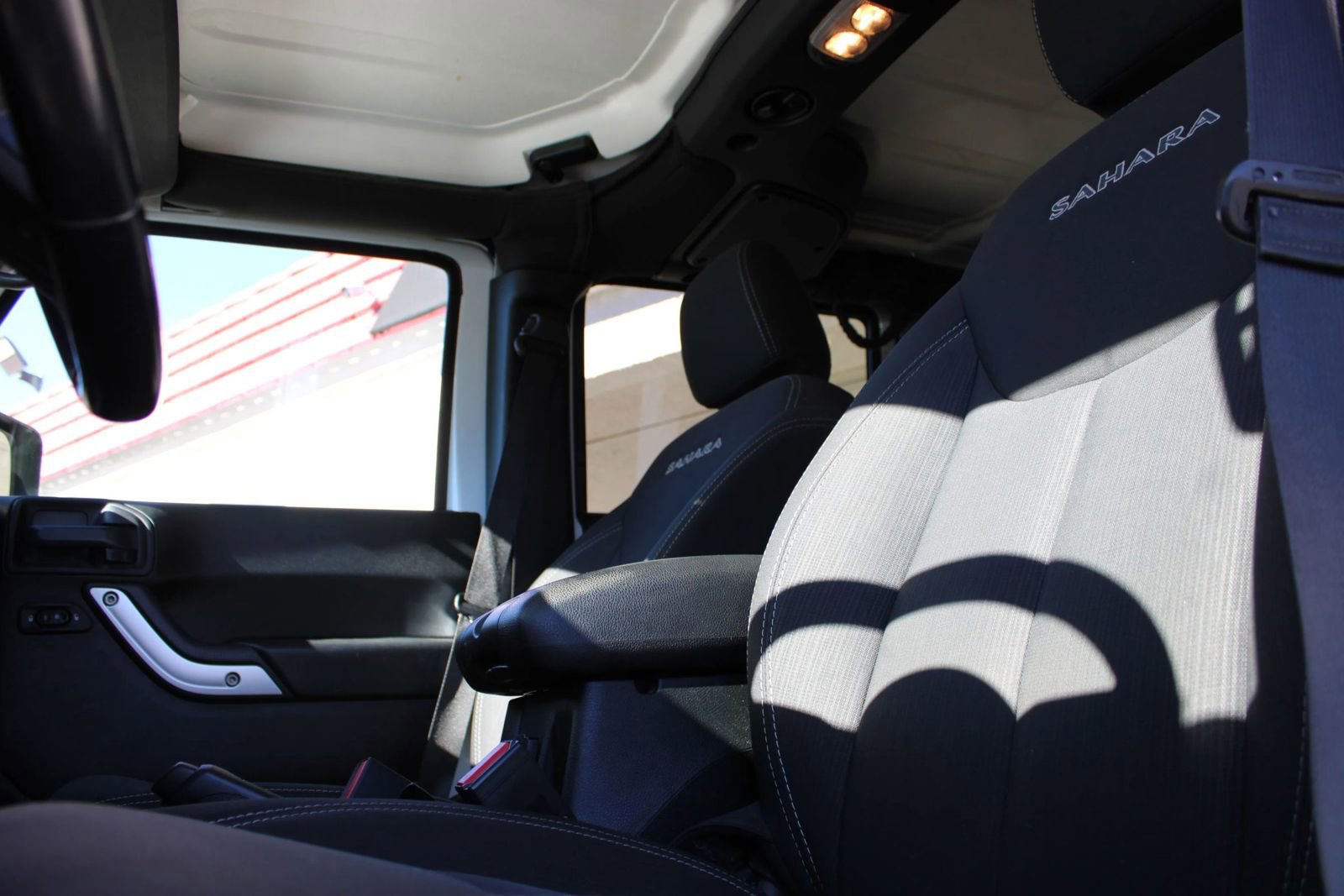 Used 2018 Jeep Wrangler Unlimited Sahara w/ Connectivity Group image 15