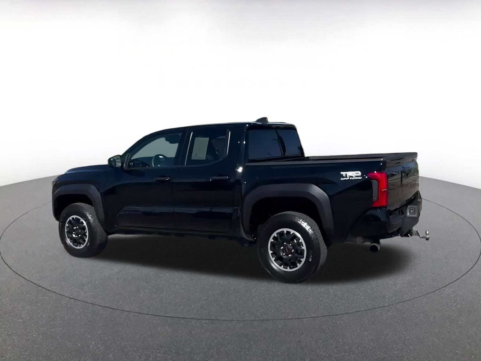 Used 2025 Toyota Tacoma SR image 9