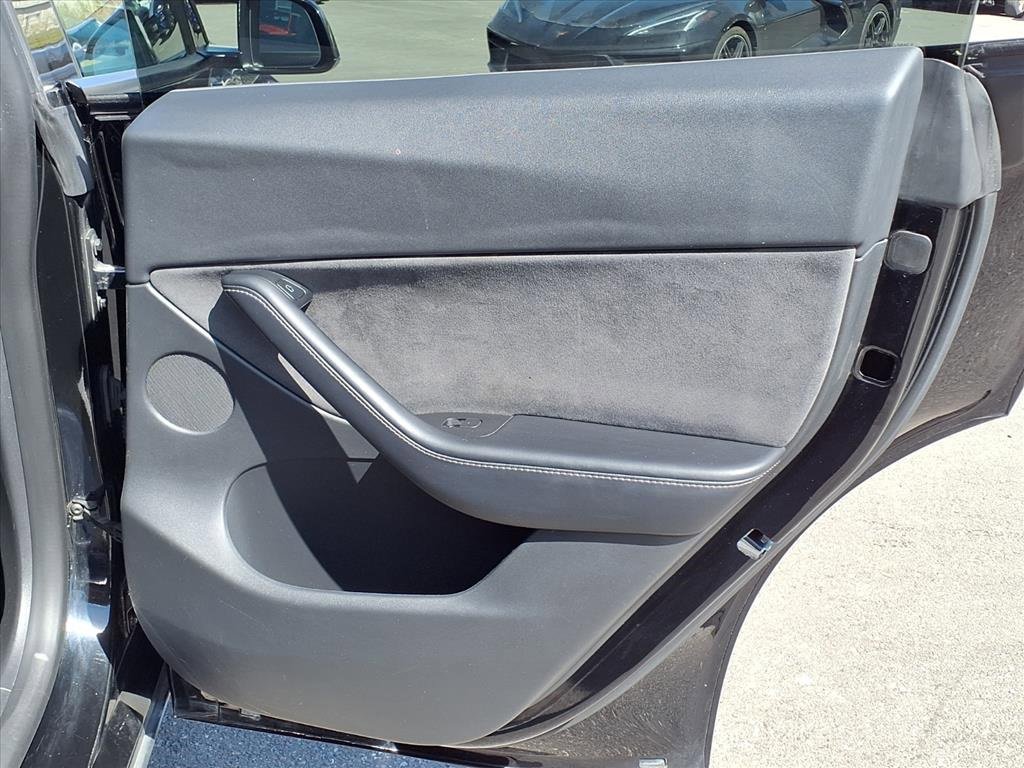 Used 2021 Tesla Model Y Long Range image 14