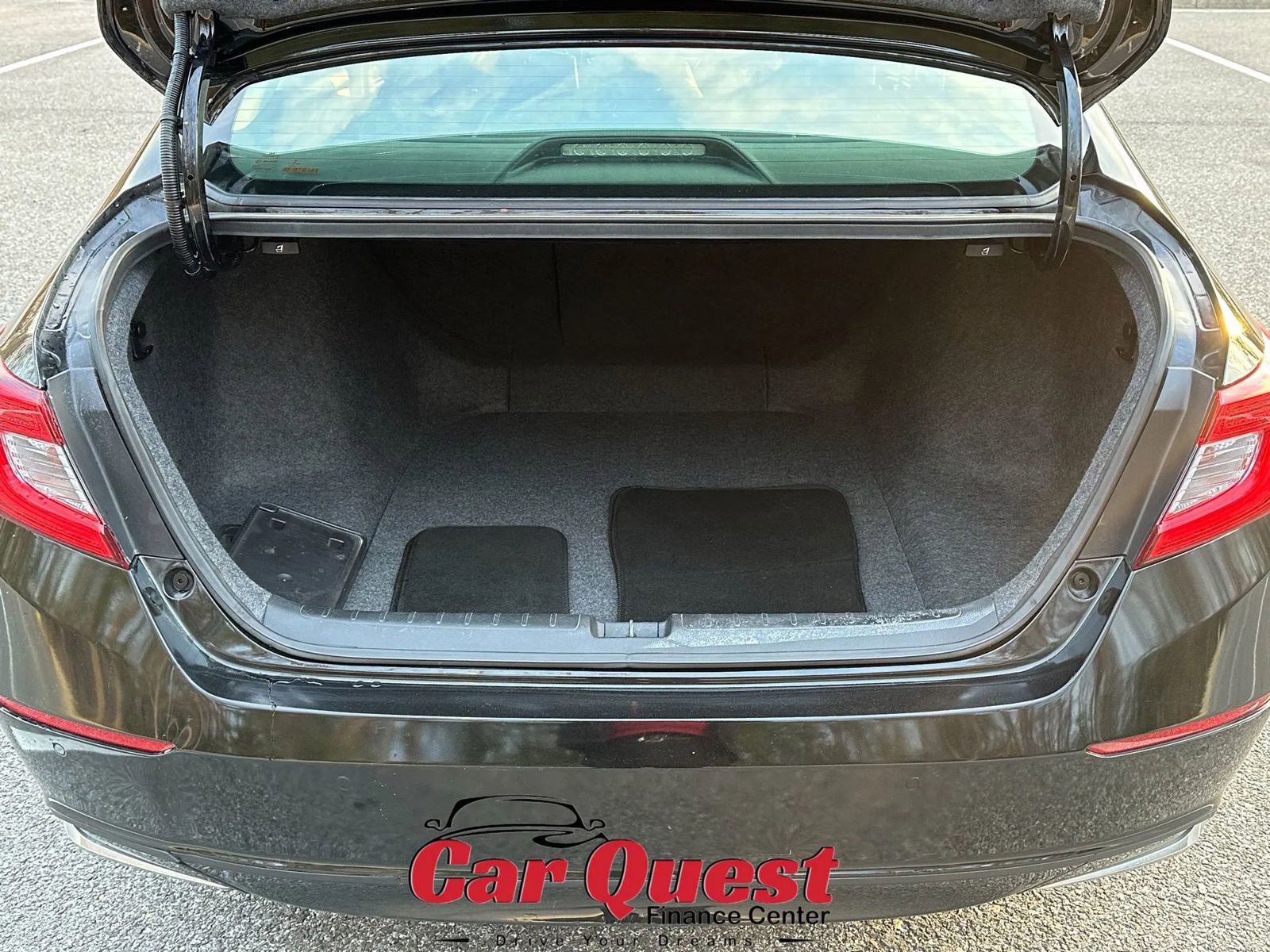 Used 2018 Honda Accord Touring image 16