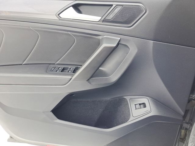 Used 2022 Volkswagen Tiguan SE image 19
