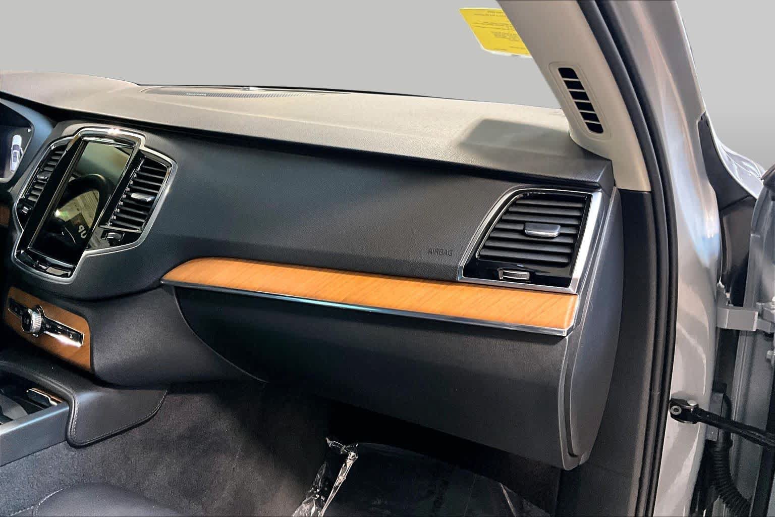 Used 2025 Volvo XC90 T8 Plus w/ Protection Package AWD/4WD image 18