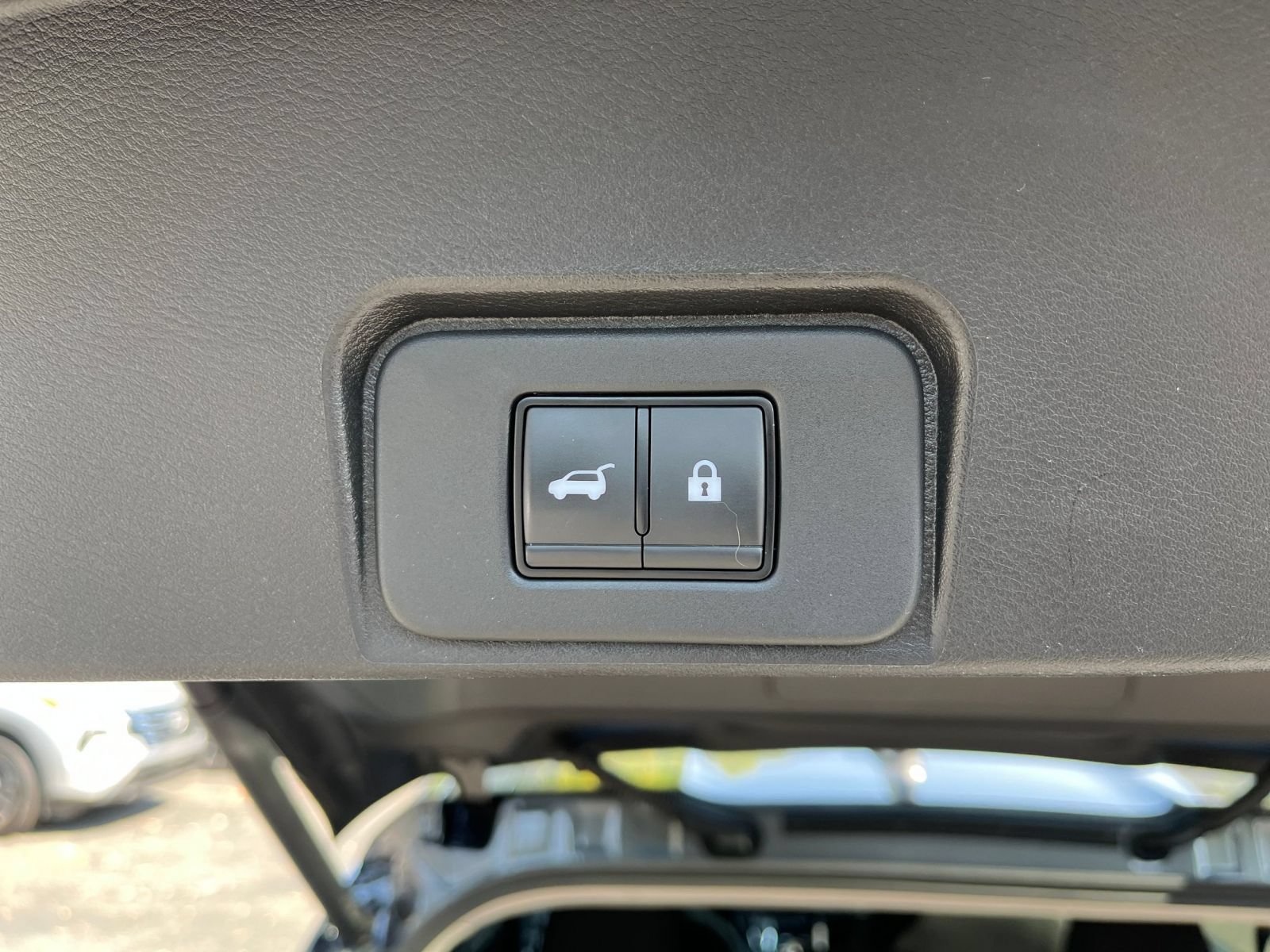 Used 2025 Nissan Rogue SV AWD/4WD image 23